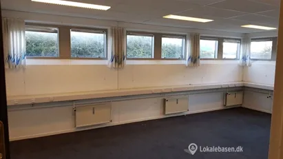 Stort kontor/lagerrum i kælder