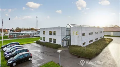 Flotte kontorer med lidt lager - god placering ved motorvejen