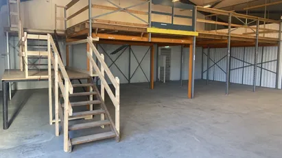 Lagerlokale på ca. 180 kvm. med ca. 60 kvm. mezzanin Lagerlokale på ca. 180 kvm. med ca. 60 kvm. mezzanin