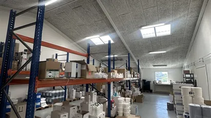 Lagerlokale med kontor og badfaciliteter til leje - Esbjerg N