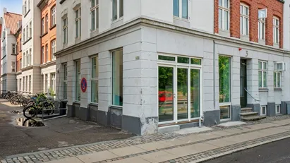 Lyst lejemål med ekstra lagerplads på Nørrebro