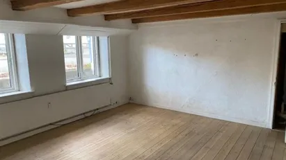Dejligt kælderlokale med egen indgang til leje